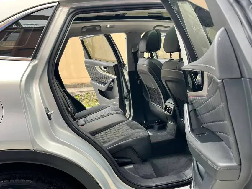 2019 HongQi HS5 2.0T 224HP L4 6AT,autocango,china used car exporter,china ev exporter,chinese used car exporter,chinese used ev exporter