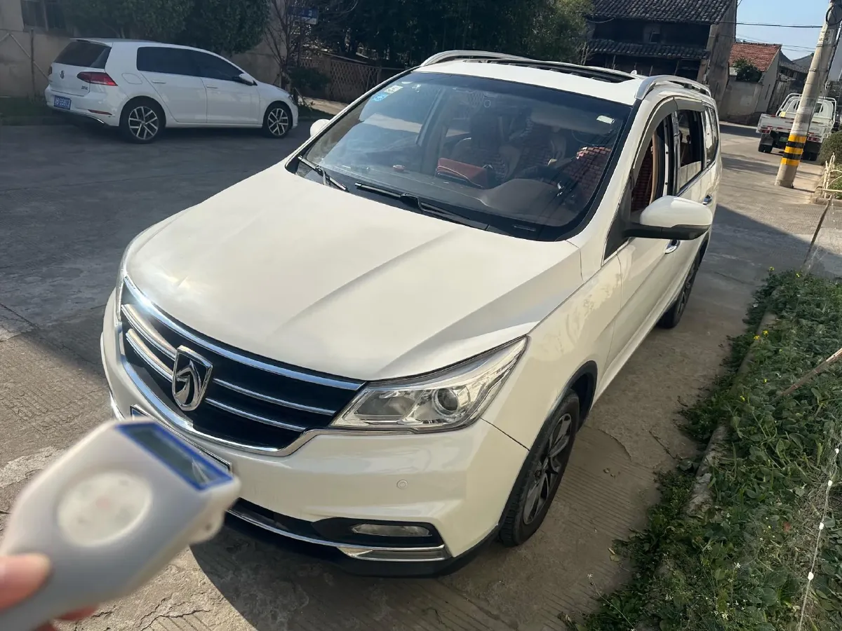 2017 BaoJun 730 1.5T 150HP L4 6MT,autocango,china used car exporter,china ev exporter,chinese used car exporter,chinese used ev exporter
