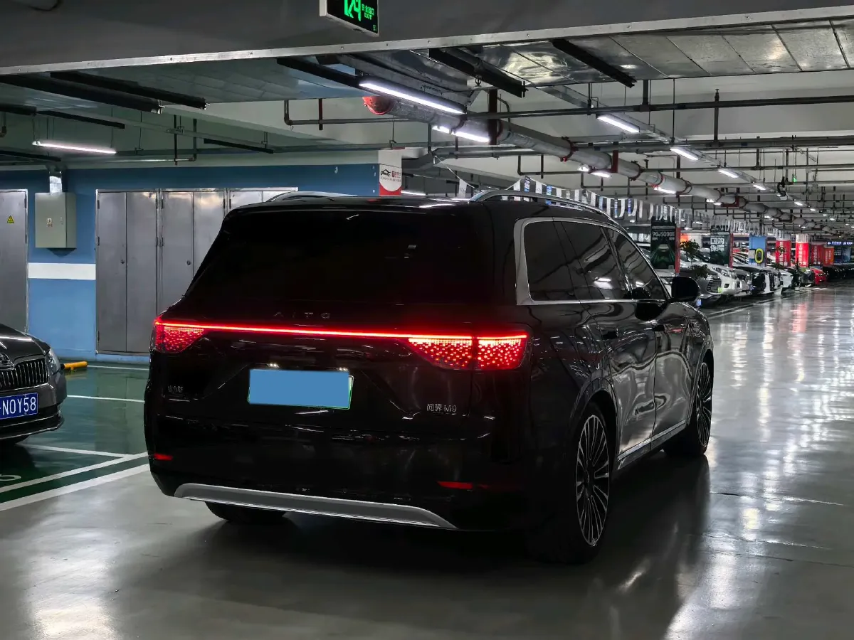 2024 AITO AITO M9 1.5T 152HP L4 REEV 42KWH,autocango,china used car exporter,china ev exporter,chinese used car exporter,chinese used ev exporter