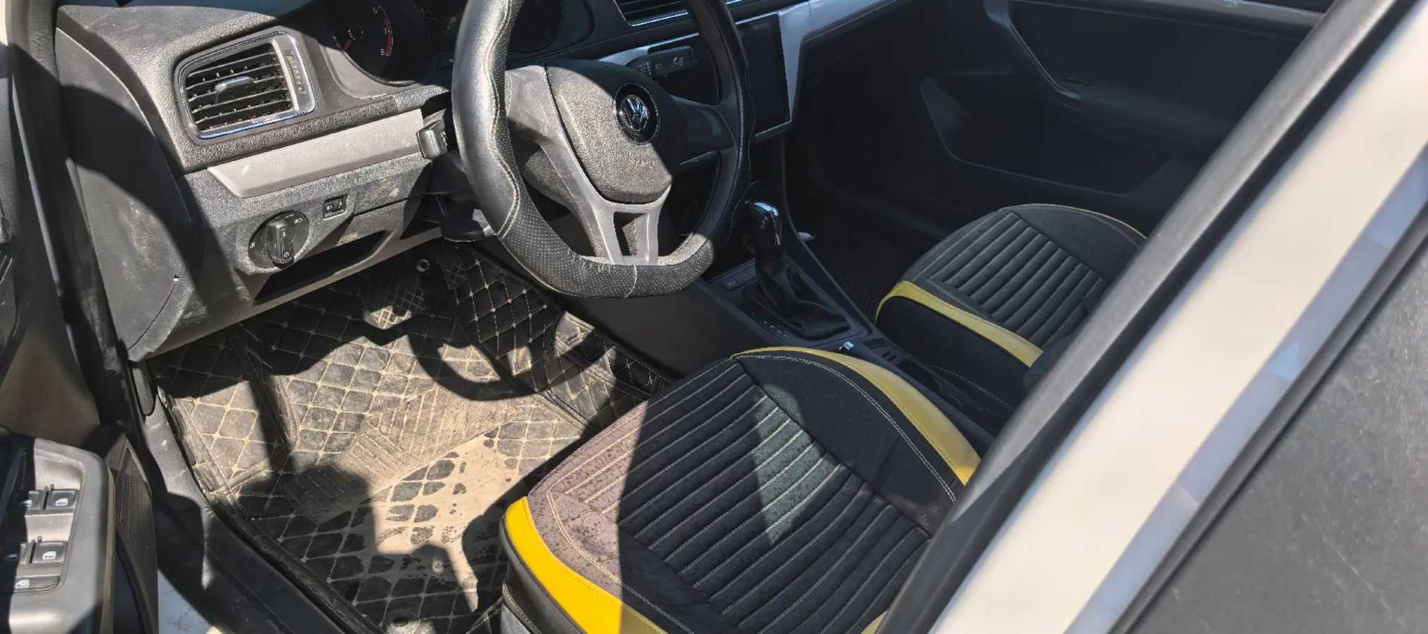 2018 Landwind XiaoYao 1.5T 163HP L4 CVT,autocango,china used car exporter,china ev exporter,chinese used car exporter,chinese used ev exporter