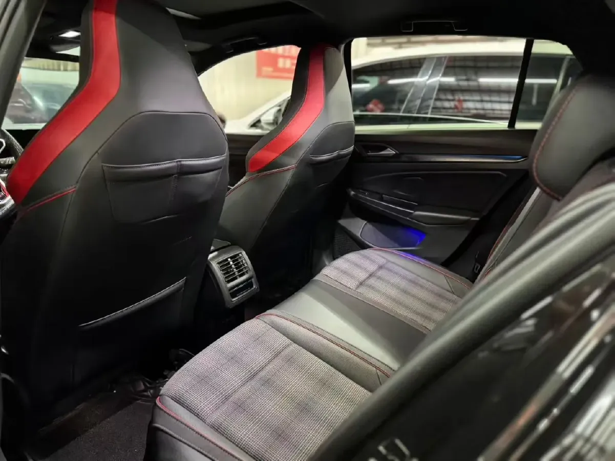 2021 Volkswagen GolfGTI 2.0T 220HP L4 7DCT,autocango,china used car exporter,china ev exporter,chinese used car exporter,chinese used ev exporter