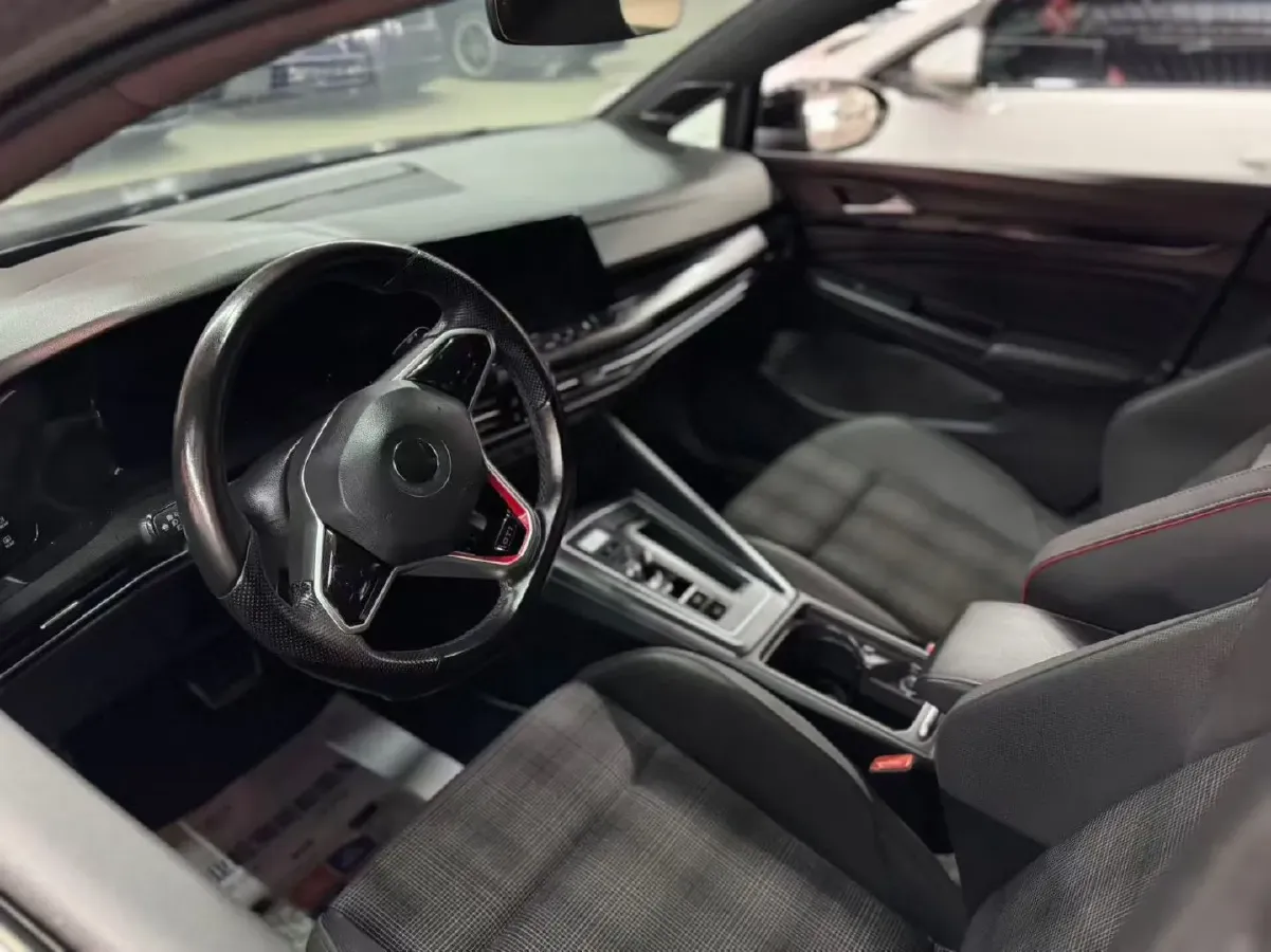 2021 Volkswagen GolfGTI 2.0T 220HP L4 7DCT,autocango,china used car exporter,china ev exporter,chinese used car exporter,chinese used ev exporter