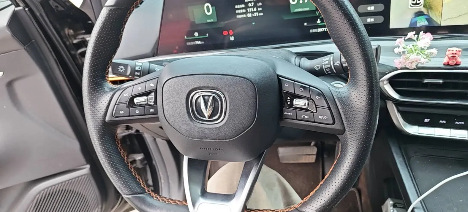 2022 ChangAn UNI-T 1.5T 188HP L4 7DCT,autocango,china used car exporter,china ev exporter,chinese used car exporter,chinese used ev exporter