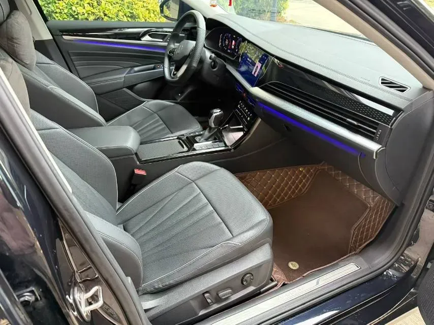 2024 Volkswagen Passat 2.0T 220HP L4 7DCT,autocango,china used car exporter,china ev exporter,chinese used car exporter,chinese used ev exporter