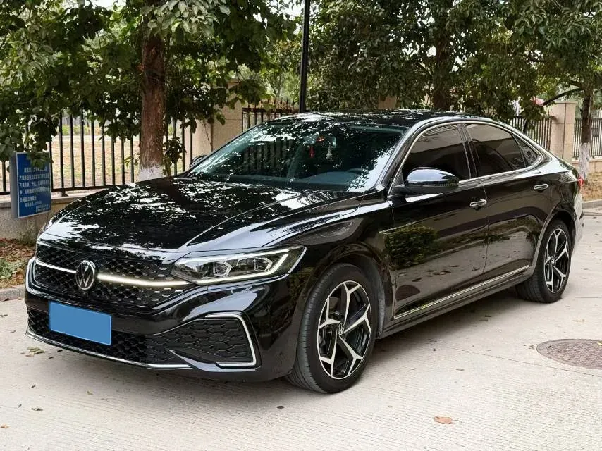 2024 Volkswagen Passat 2.0T 220HP L4 7DCT,autocango,china used car exporter,china ev exporter,chinese used car exporter,chinese used ev exporter