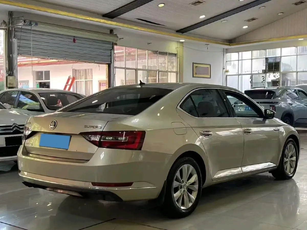 2018 Skoda Superb 1.8T 180HP L4 7DCT,autocango,china used car exporter,china ev exporter,chinese used car exporter,chinese used ev exporter