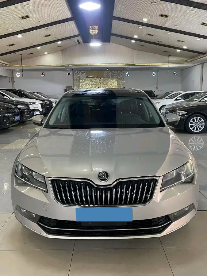 2018 Skoda Superb 1.8T 180HP L4 7DCT,autocango,china used car exporter,china ev exporter,chinese used car exporter,chinese used ev exporter