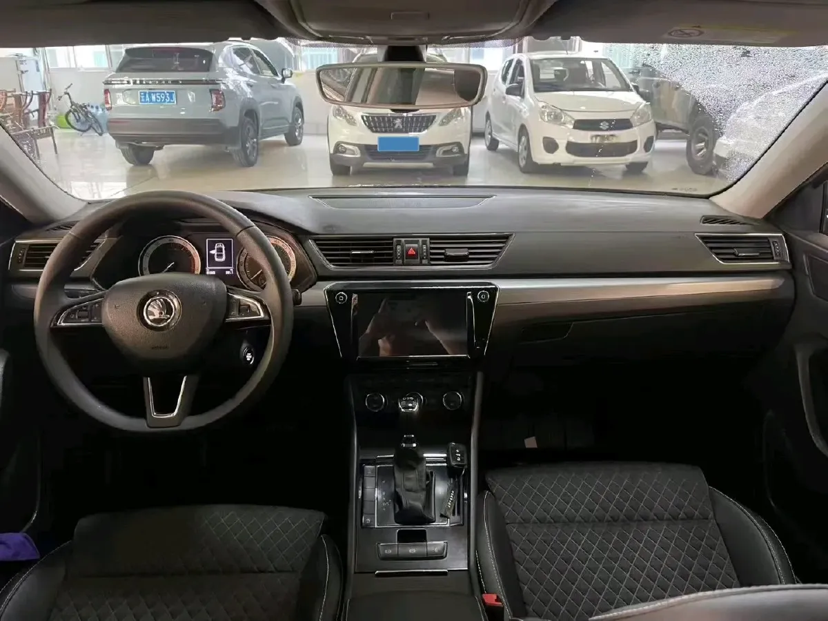 2018 Skoda Superb 1.8T 180HP L4 7DCT,autocango,china used car exporter,china ev exporter,chinese used car exporter,chinese used ev exporter