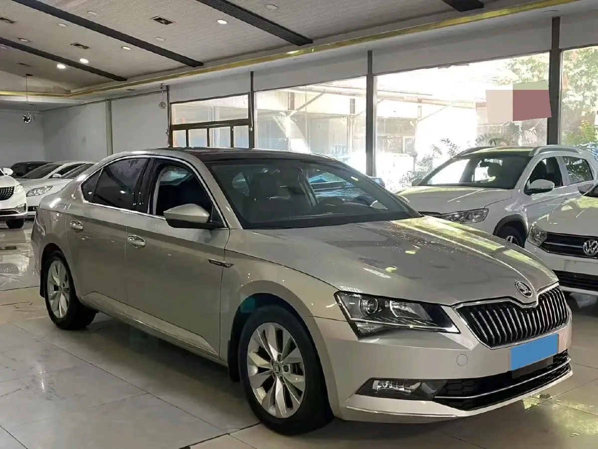 2018 Skoda Superb 1.8T 180HP L4 7DCT,autocango,china used car exporter,china ev exporter,chinese used car exporter,chinese used ev exporter
