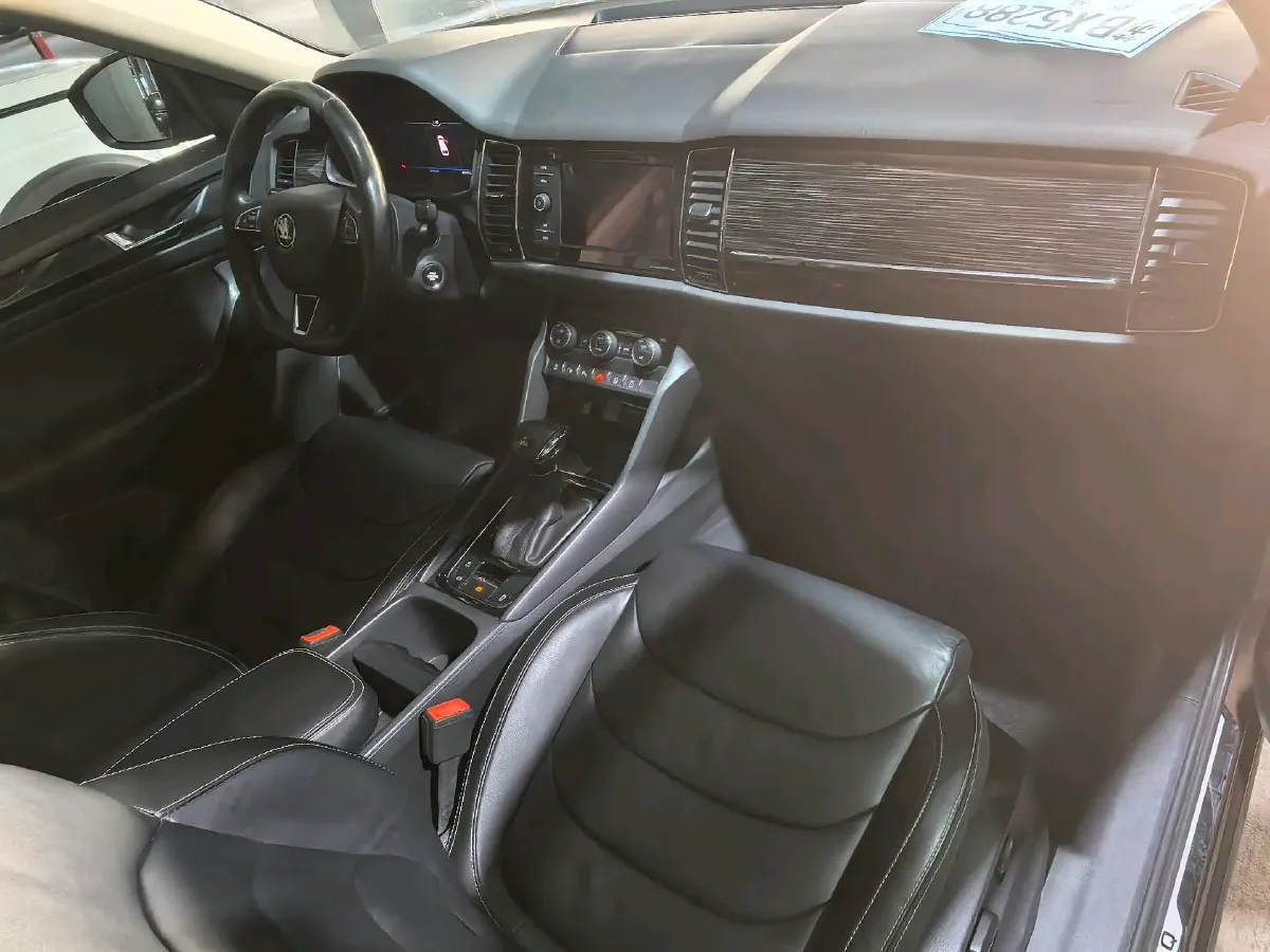 2019 Skoda Superb 2.0T 220HP L4 7DCT,autocango,china used car exporter,china ev exporter,chinese used car exporter,chinese used ev exporter