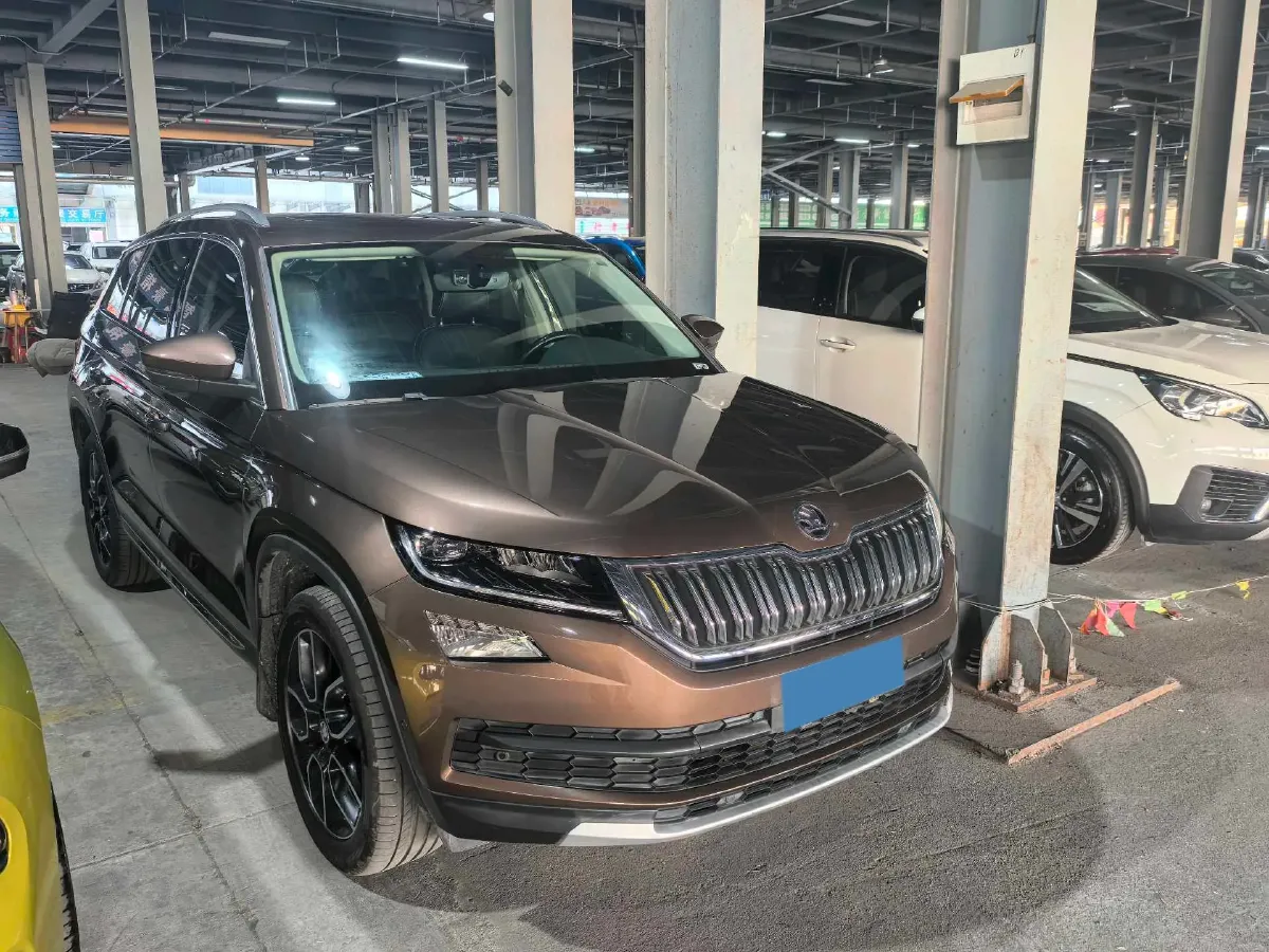 2019 Skoda Superb 2.0T 220HP L4 7DCT,autocango,china used car exporter,china ev exporter,chinese used car exporter,chinese used ev exporter