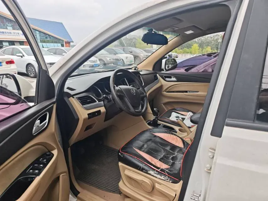 2016 BaoJun 730 1.5L 112HP L4 5MT,autocango,china used car exporter,china ev exporter,chinese used car exporter,chinese used ev exporter