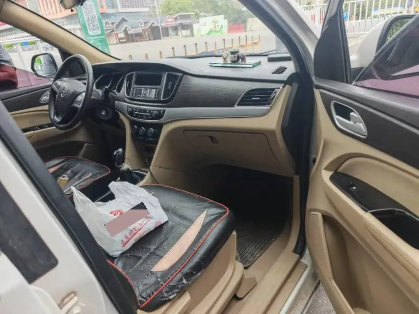 2016 BaoJun 730 1.5L 112HP L4 5MT,autocango,china used car exporter,china ev exporter,chinese used car exporter,chinese used ev exporter