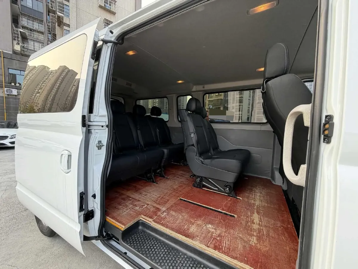 2023 MAXUS XinTu V80 2.0T 127HP L4 6MT,autocango,china used car exporter,china ev exporter,chinese used car exporter,chinese used ev exporter