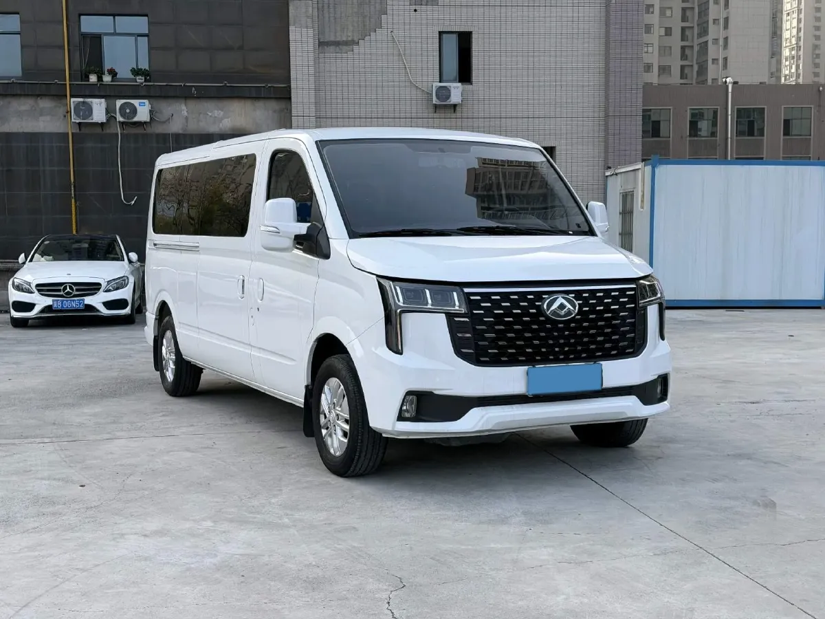2023 MAXUS XinTu V80 2.0T 127HP L4 6MT,autocango,china used car exporter,china ev exporter,chinese used car exporter,chinese used ev exporter