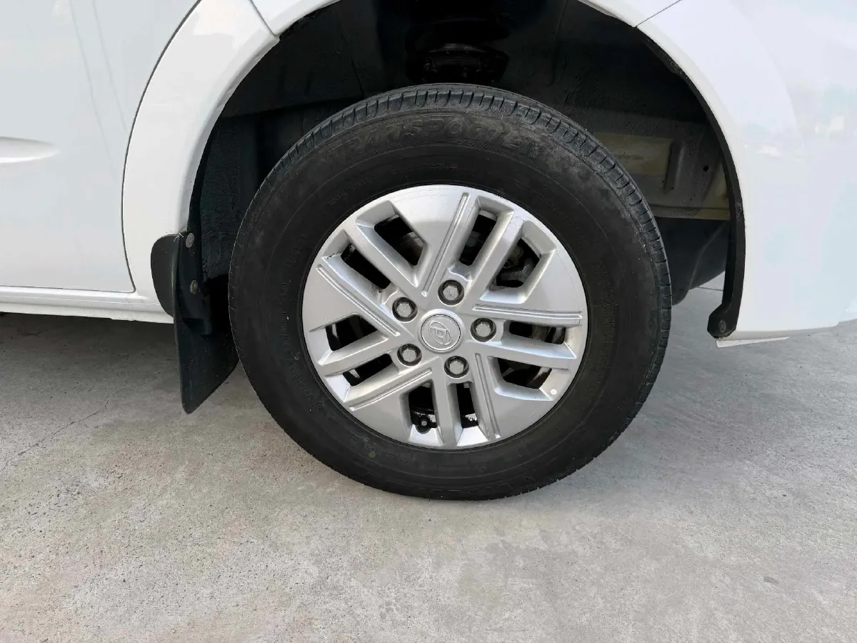 2023 MAXUS XinTu V80 2.0T 127HP L4 6MT,autocango,china used car exporter,china ev exporter,chinese used car exporter,chinese used ev exporter