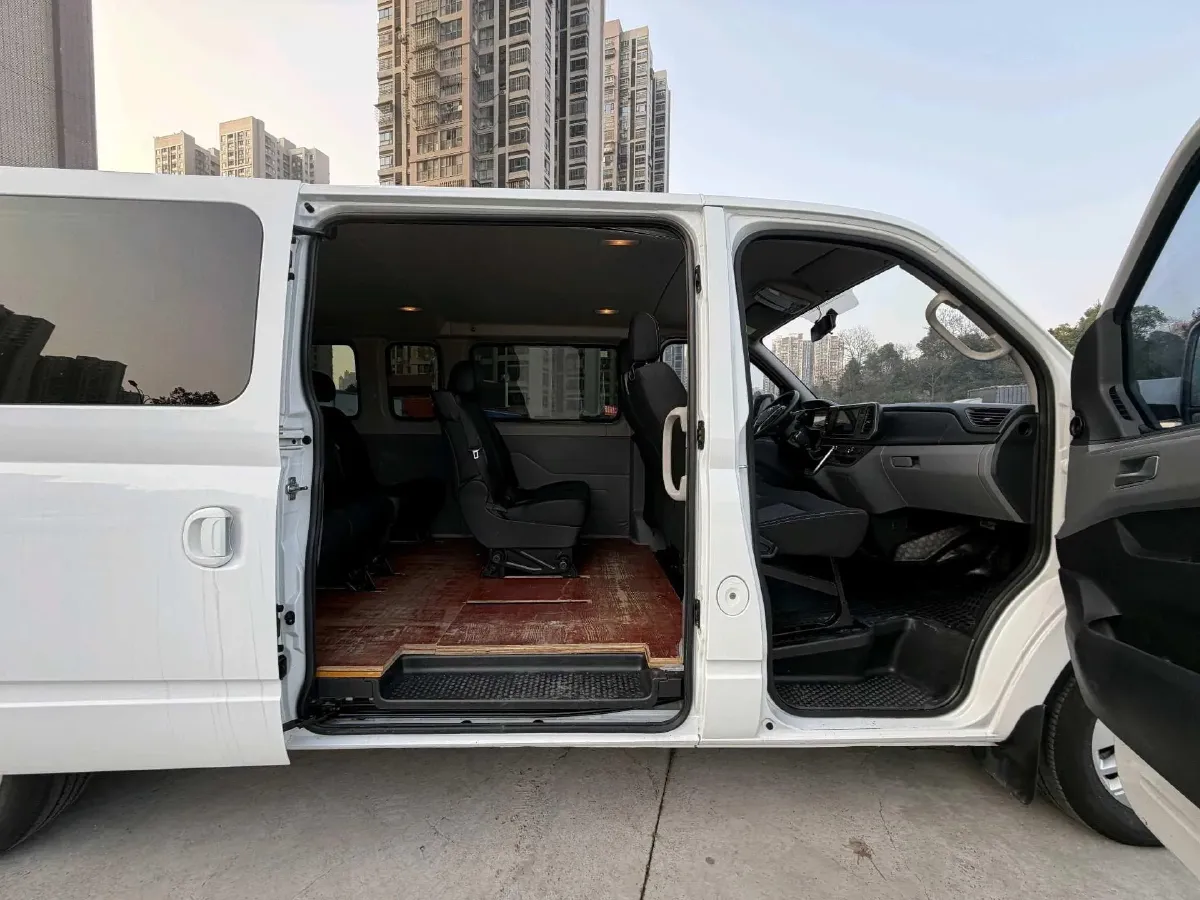 2023 MAXUS XinTu V80 2.0T 127HP L4 6MT,autocango,china used car exporter,china ev exporter,chinese used car exporter,chinese used ev exporter