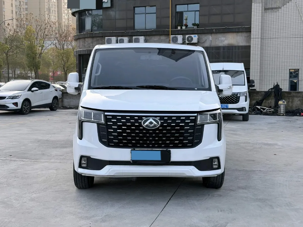 2023 MAXUS XinTu V80 2.0T 127HP L4 6MT,autocango,china used car exporter,china ev exporter,chinese used car exporter,chinese used ev exporter