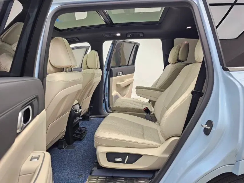 2020 Li ONE Range Extended 131HP REEV 40.5KWH,autocango,china used car exporter,china ev exporter,chinese used car exporter,chinese used ev exporter