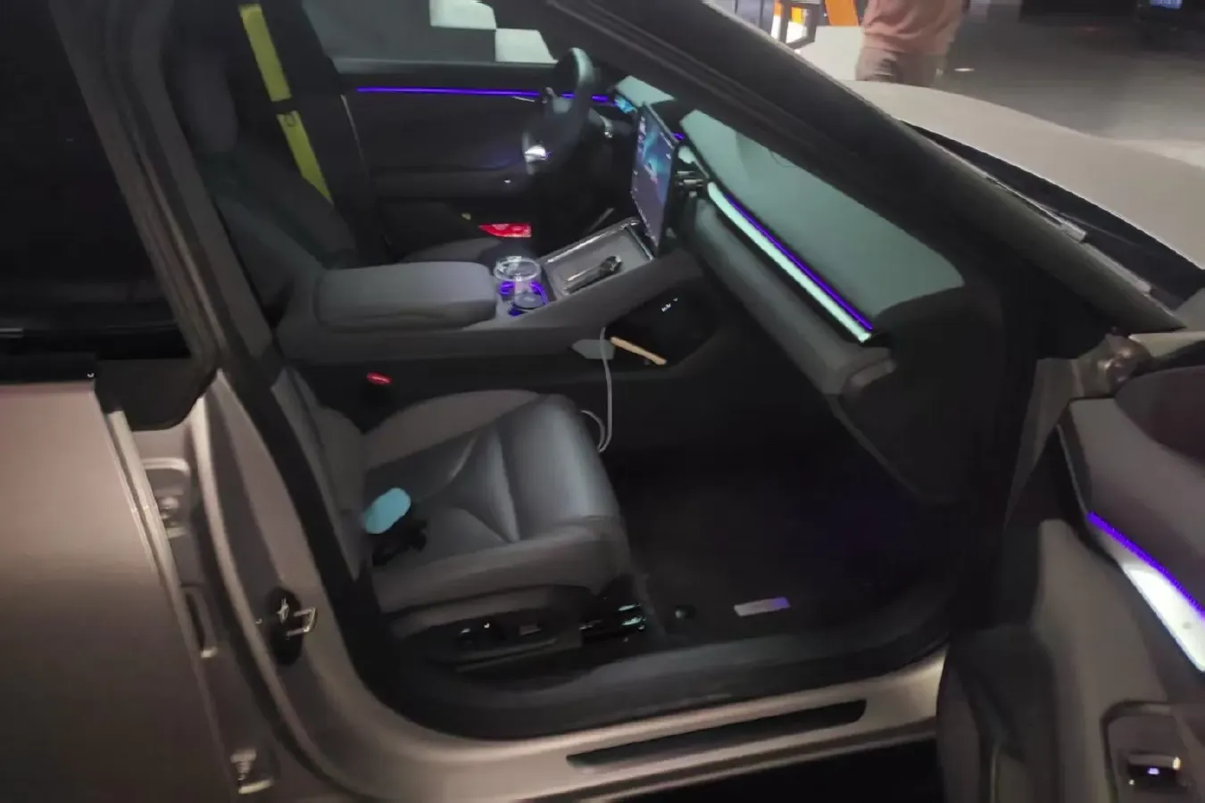 2025 Xpeng P7 BEV,autocango,china used car exporter,china ev exporter,chinese used car exporter,chinese used ev exporter