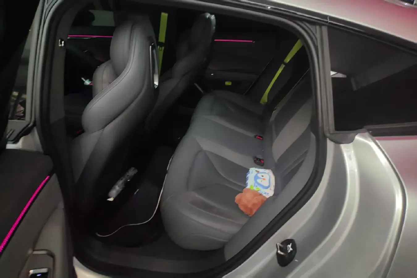 2025 Xpeng P7 BEV,autocango,china used car exporter,china ev exporter,chinese used car exporter,chinese used ev exporter