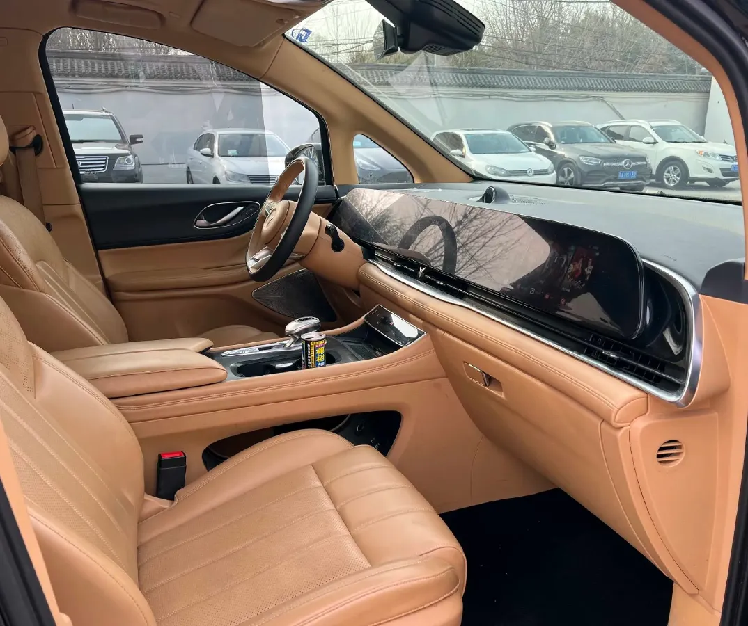 2024 Voyah Dream 1.5T 150HP L4 PHEV 43KWH,autocango,china used car exporter,china ev exporter,chinese used car exporter,chinese used ev exporter