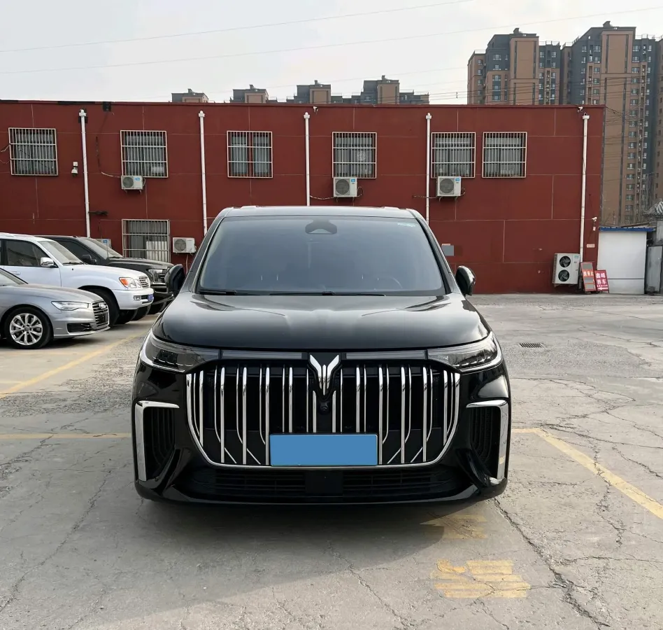 2024 Voyah Dream 1.5T 150HP L4 PHEV 43KWH,autocango,china used car exporter,china ev exporter,chinese used car exporter,chinese used ev exporter