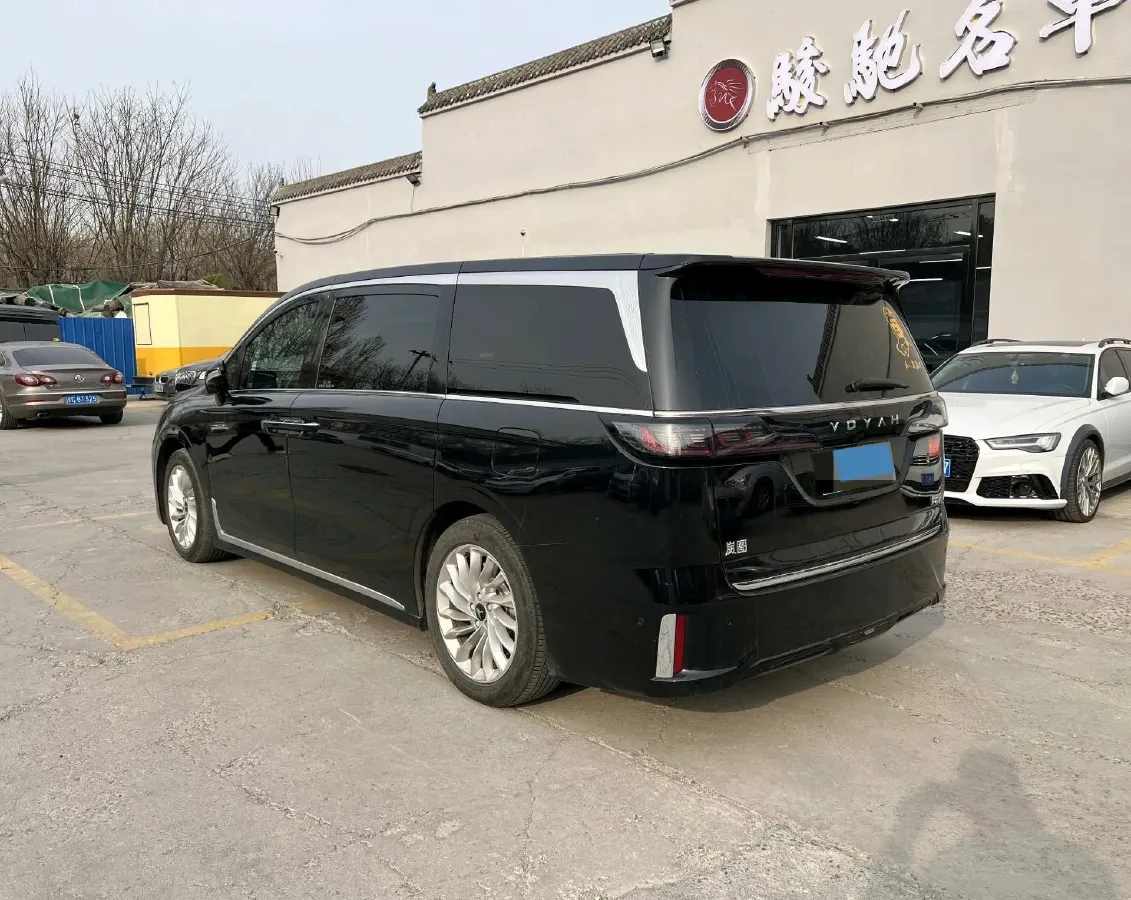 2024 Voyah Dream 1.5T 150HP L4 PHEV 43KWH,autocango,china used car exporter,china ev exporter,chinese used car exporter,chinese used ev exporter