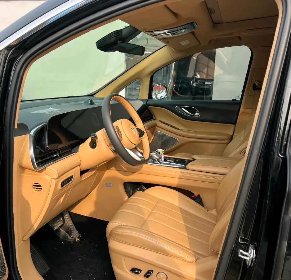 2024 Voyah Dream 1.5T 150HP L4 PHEV 43KWH,autocango,china used car exporter,china ev exporter,chinese used car exporter,chinese used ev exporter