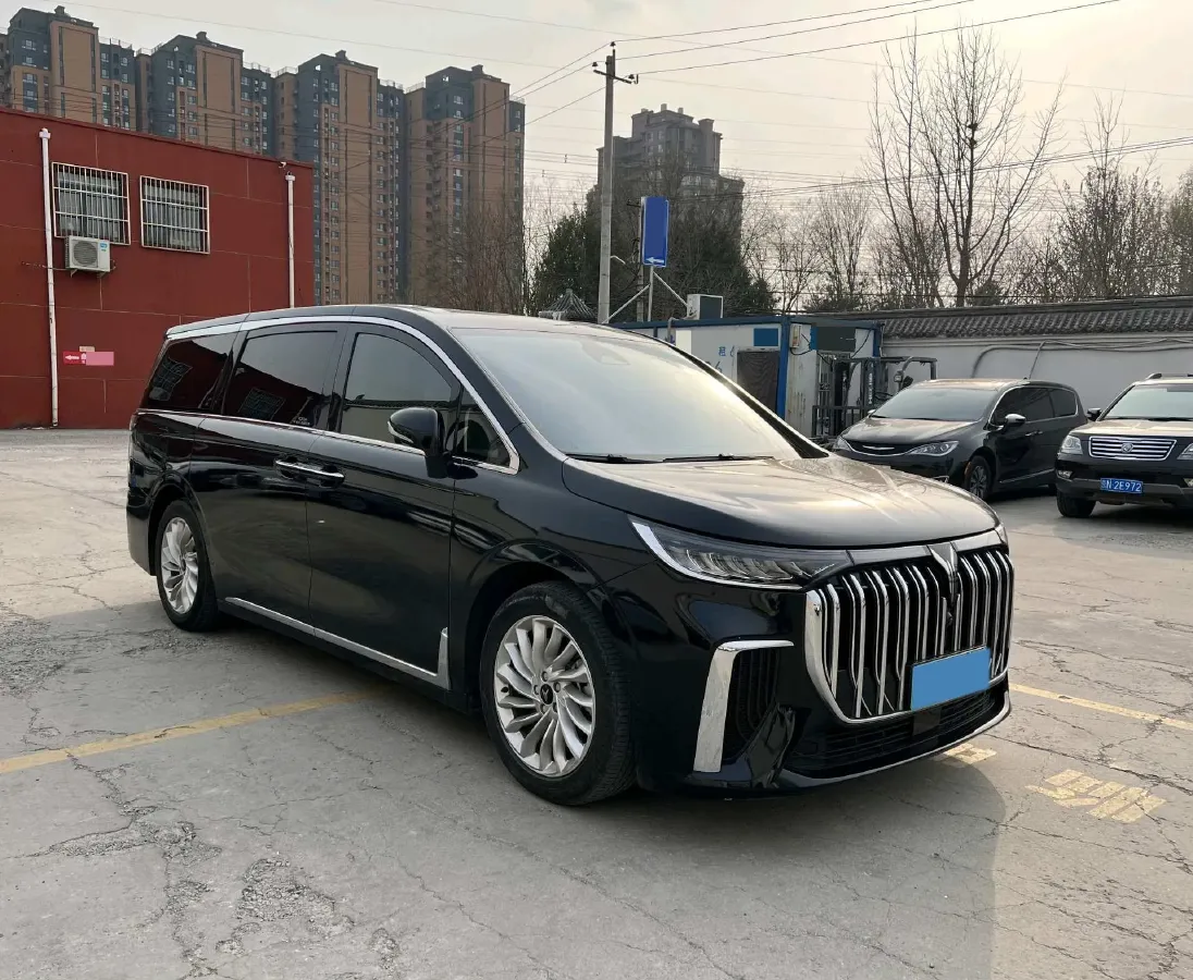 2024 Voyah Dream 1.5T 150HP L4 PHEV 43KWH,autocango,china used car exporter,china ev exporter,chinese used car exporter,chinese used ev exporter