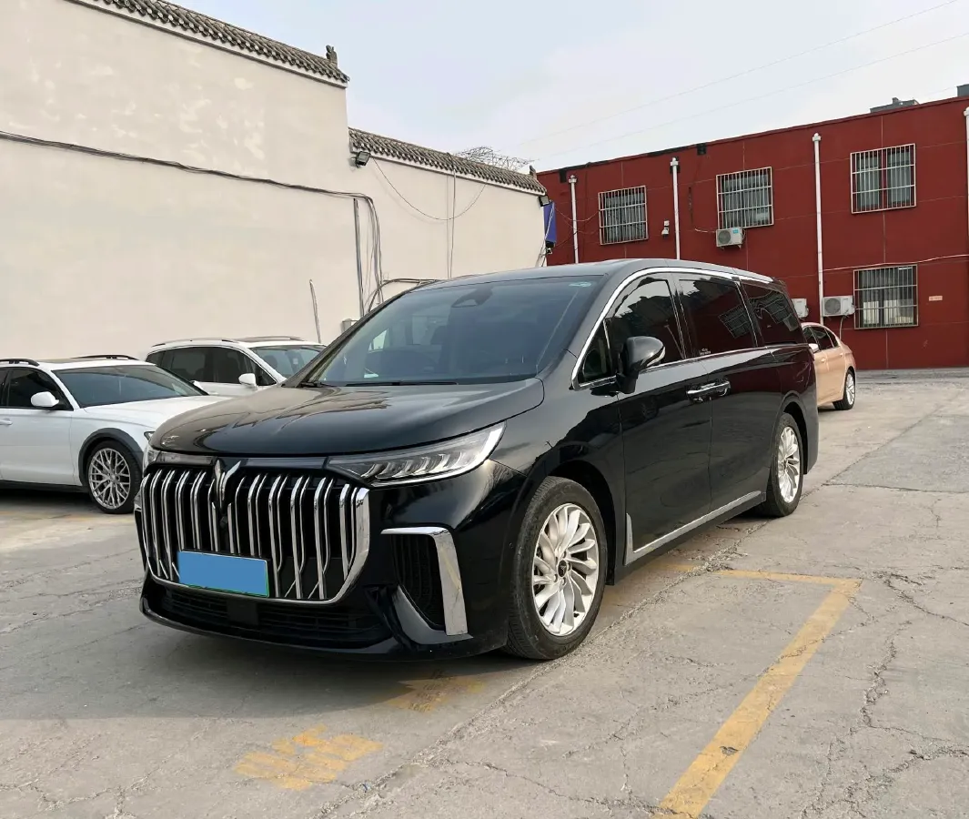 2024 Voyah Dream 1.5T 150HP L4 PHEV 43KWH,autocango,china used car exporter,china ev exporter,chinese used car exporter,chinese used ev exporter