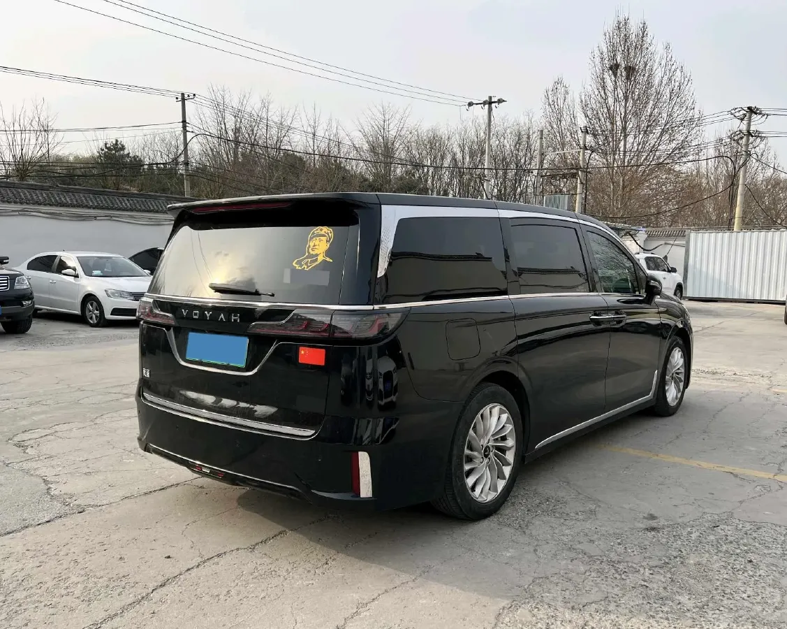 2024 Voyah Dream 1.5T 150HP L4 PHEV 43KWH,autocango,china used car exporter,china ev exporter,chinese used car exporter,chinese used ev exporter