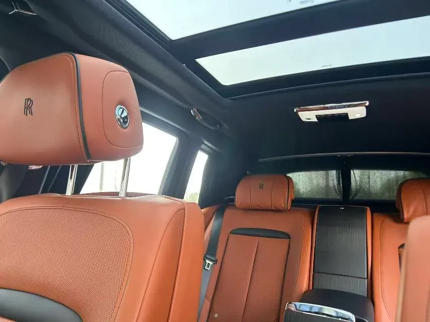 2018 Rolls-Royce Cullinan 6.7T 571HP V12 8AT,autocango,china used car exporter,china ev exporter,chinese used car exporter,chinese used ev exporter