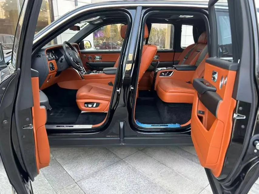 2018 Rolls-Royce Cullinan 6.7T 571HP V12 8AT,autocango,china used car exporter,china ev exporter,chinese used car exporter,chinese used ev exporter