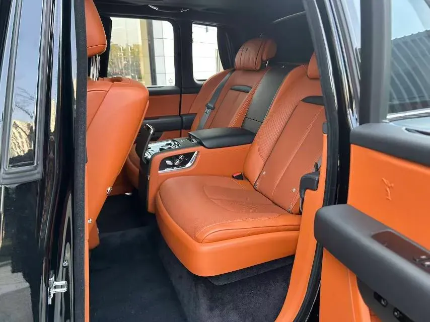 2018 Rolls-Royce Cullinan 6.7T 571HP V12 8AT,autocango,china used car exporter,china ev exporter,chinese used car exporter,chinese used ev exporter