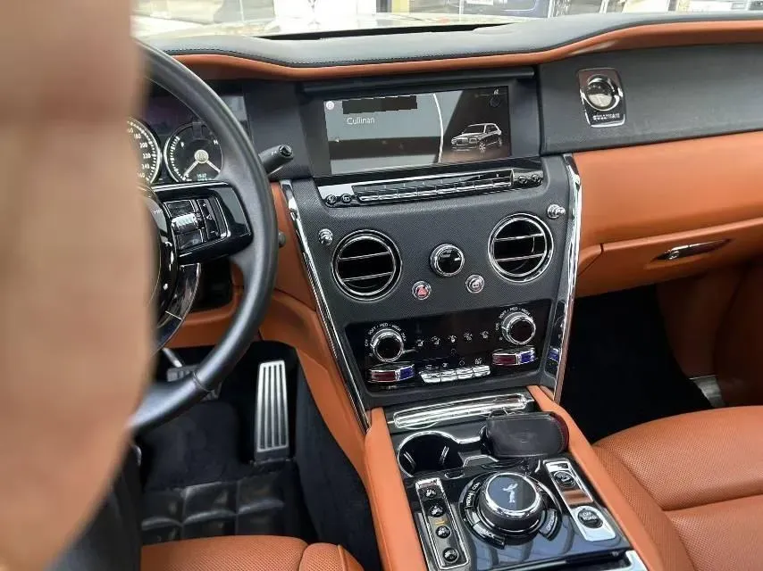 2018 Rolls-Royce Cullinan 6.7T 571HP V12 8AT,autocango,china used car exporter,china ev exporter,chinese used car exporter,chinese used ev exporter