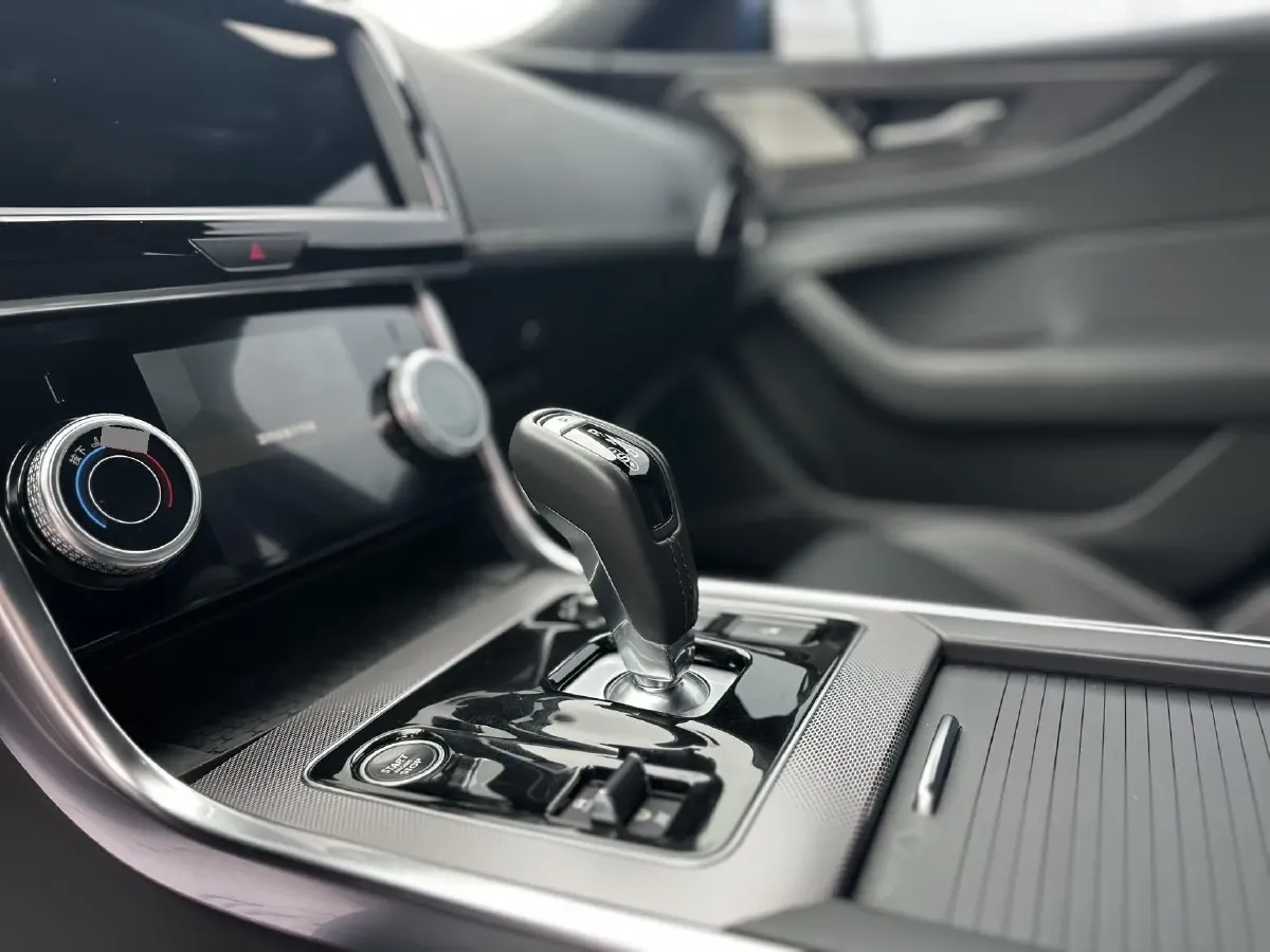 2021 Jaguar XEL 2.0T 250HP L4 8AT,autocango,china used car exporter,china ev exporter,chinese used car exporter,chinese used ev exporter