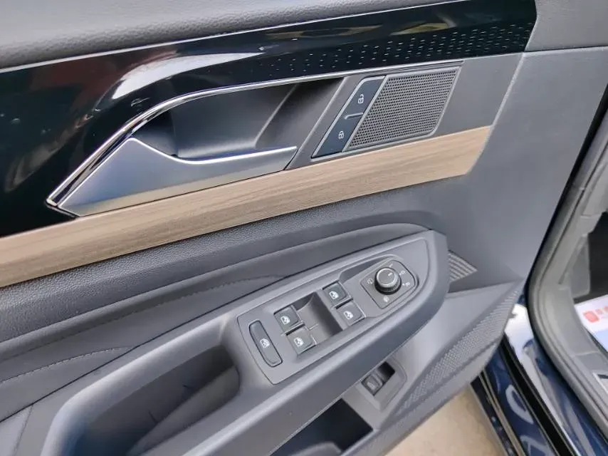 2019 Volvo V40 1.5T 152HP L4 6AT,autocango,china used car exporter,china ev exporter,chinese used car exporter,chinese used ev exporter