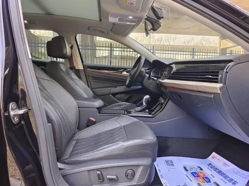 2019 Volvo V40 1.5T 152HP L4 6AT,autocango,china used car exporter,china ev exporter,chinese used car exporter,chinese used ev exporter