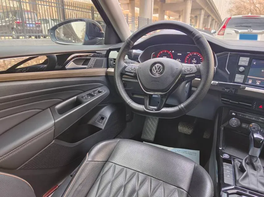 2019 Volvo V40 1.5T 152HP L4 6AT,autocango,china used car exporter,china ev exporter,chinese used car exporter,chinese used ev exporter