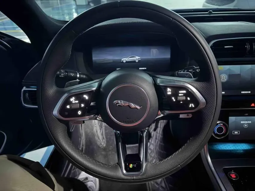 2025 Jaguar XEL 2.0T 250HP L4 8AT,autocango,china used car exporter,china ev exporter,chinese used car exporter,chinese used ev exporter