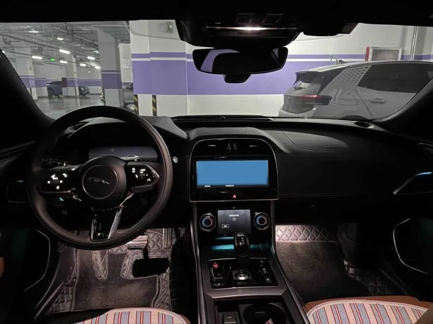 2025 Jaguar XEL 2.0T 250HP L4 8AT,autocango,china used car exporter,china ev exporter,chinese used car exporter,chinese used ev exporter