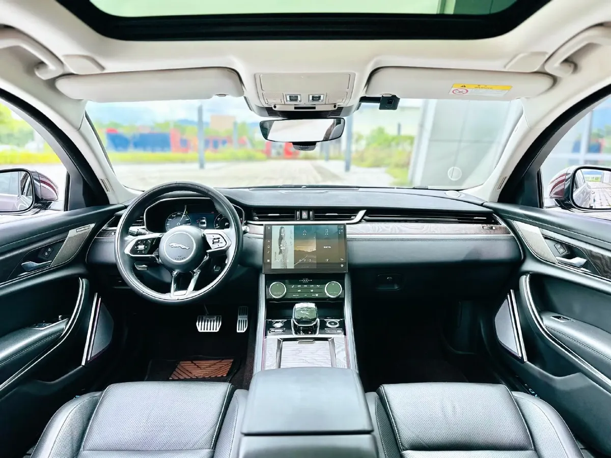 2021 Jaguar XFL 2.0T 250HP L4 8AT,autocango,china used car exporter,china ev exporter,chinese used car exporter,chinese used ev exporter