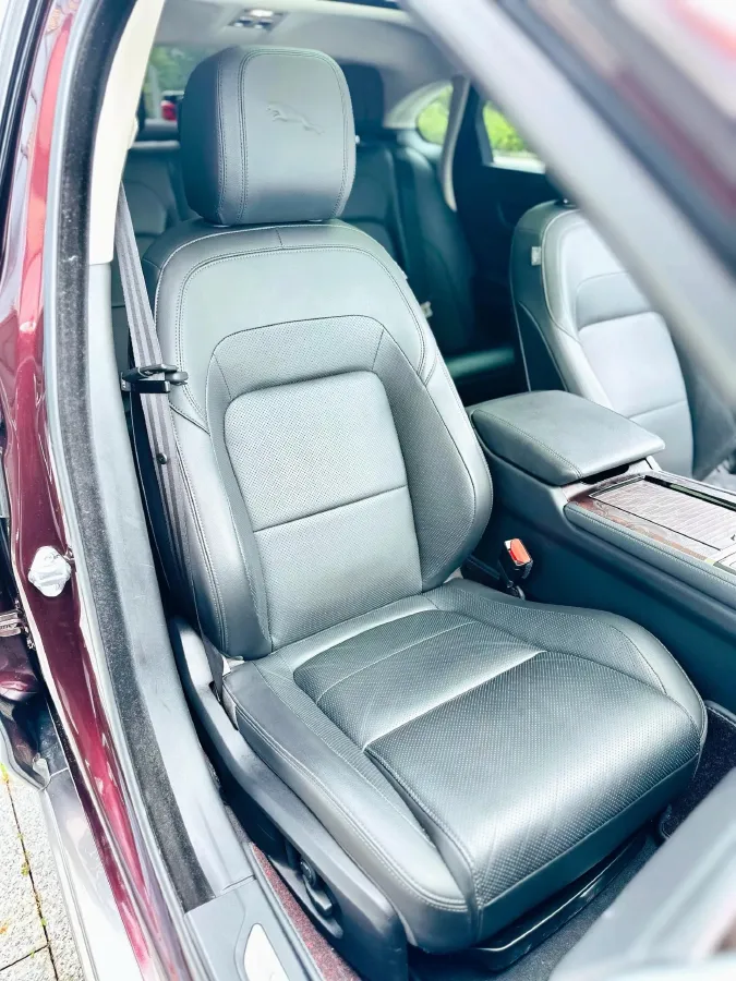 2021 Jaguar XFL 2.0T 250HP L4 8AT,autocango,china used car exporter,china ev exporter,chinese used car exporter,chinese used ev exporter