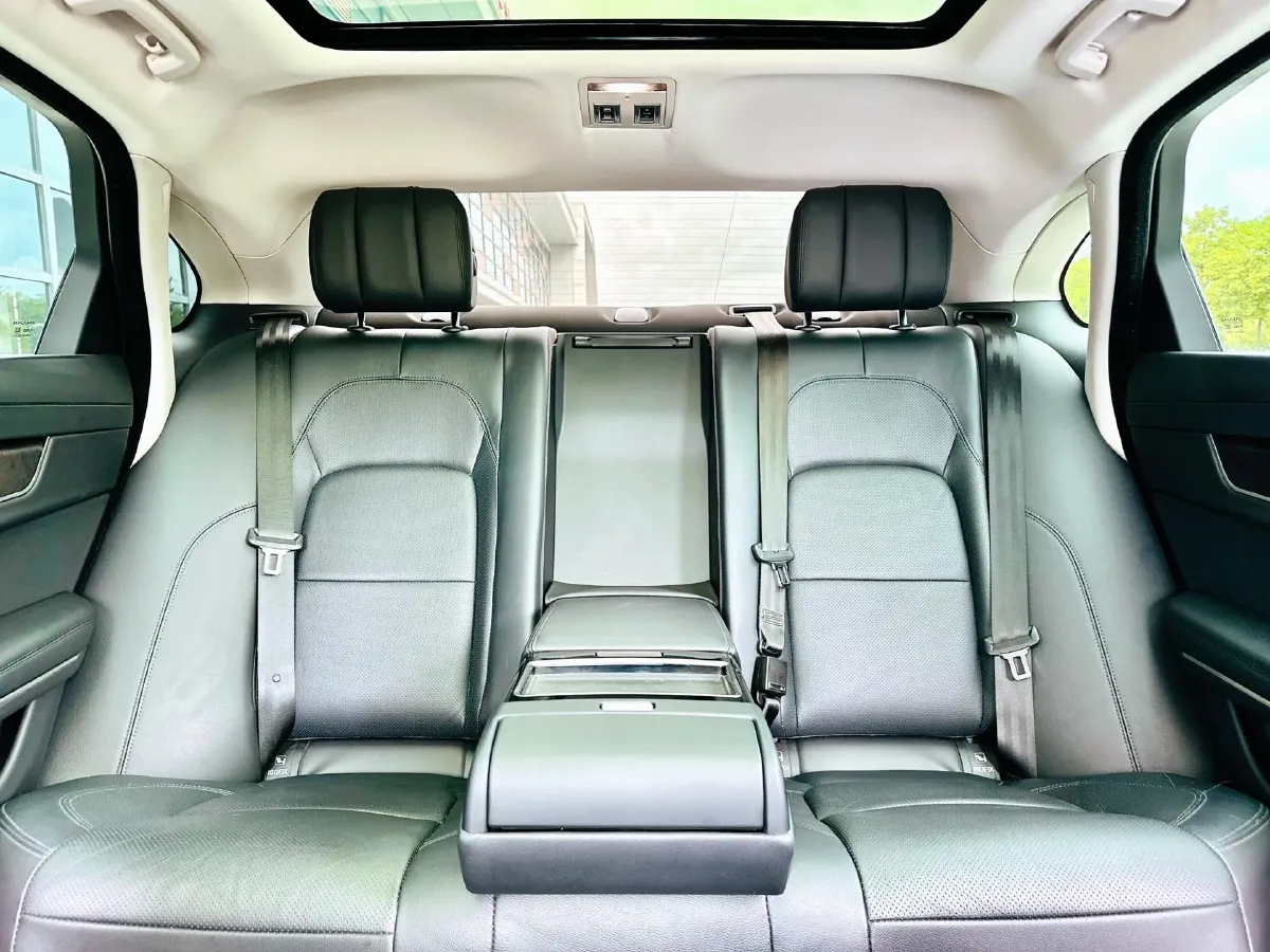 2021 Jaguar XFL 2.0T 250HP L4 8AT,autocango,china used car exporter,china ev exporter,chinese used car exporter,chinese used ev exporter