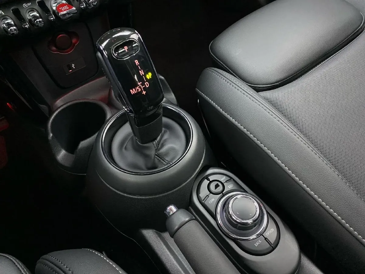 2022 MINI MINI 1.5T 136HP L3 7DCT,autocango,china used car exporter,china ev exporter,chinese used car exporter,chinese used ev exporter