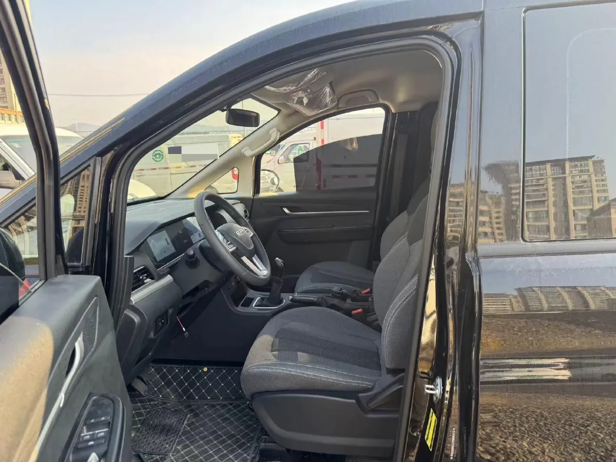 2025 BAW RuiSheng Trump M7 2.0L 122HP L4 5MT,autocango,china used car exporter,china ev exporter,chinese used car exporter,chinese used ev exporter