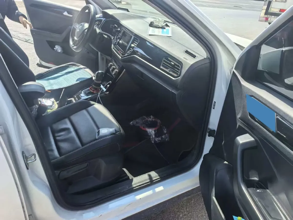 2019 Volkswagen T-Roc 1.4T 150HP L4 7DCT,autocango,china used car exporter,china ev exporter,chinese used car exporter,chinese used ev exporter