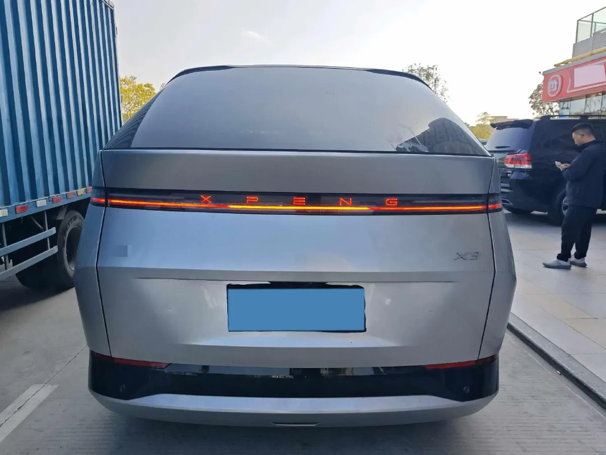 2024 Xpeng X9 BEV 84.5KWH,autocango,china used car exporter,china ev exporter,chinese used car exporter,chinese used ev exporter