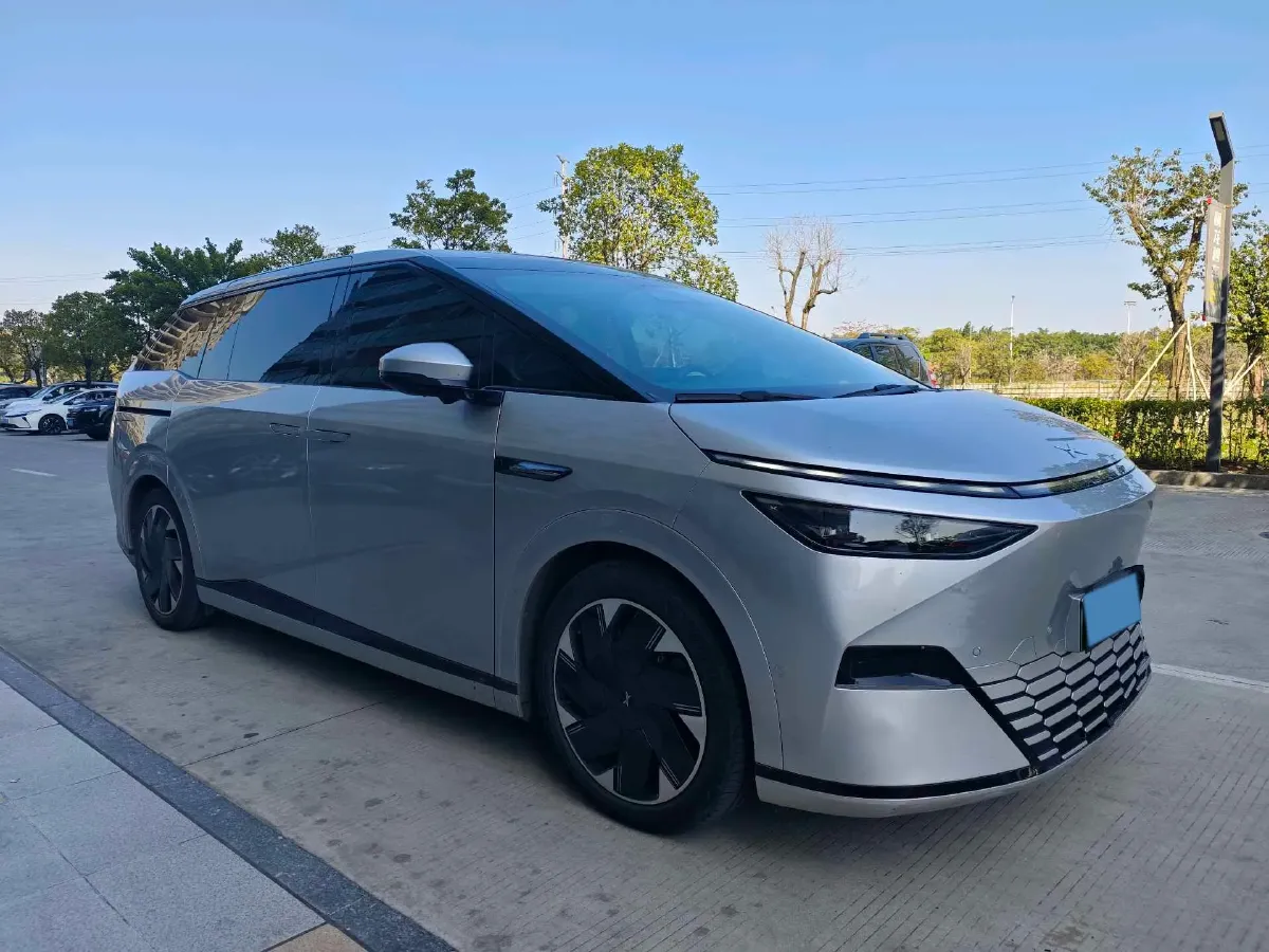 2024 Xpeng X9 BEV 84.5KWH,autocango,china used car exporter,china ev exporter,chinese used car exporter,chinese used ev exporter